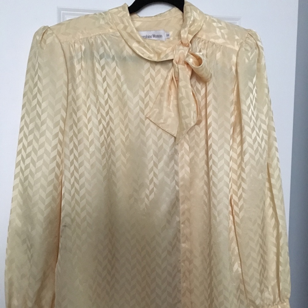 Creme blouse